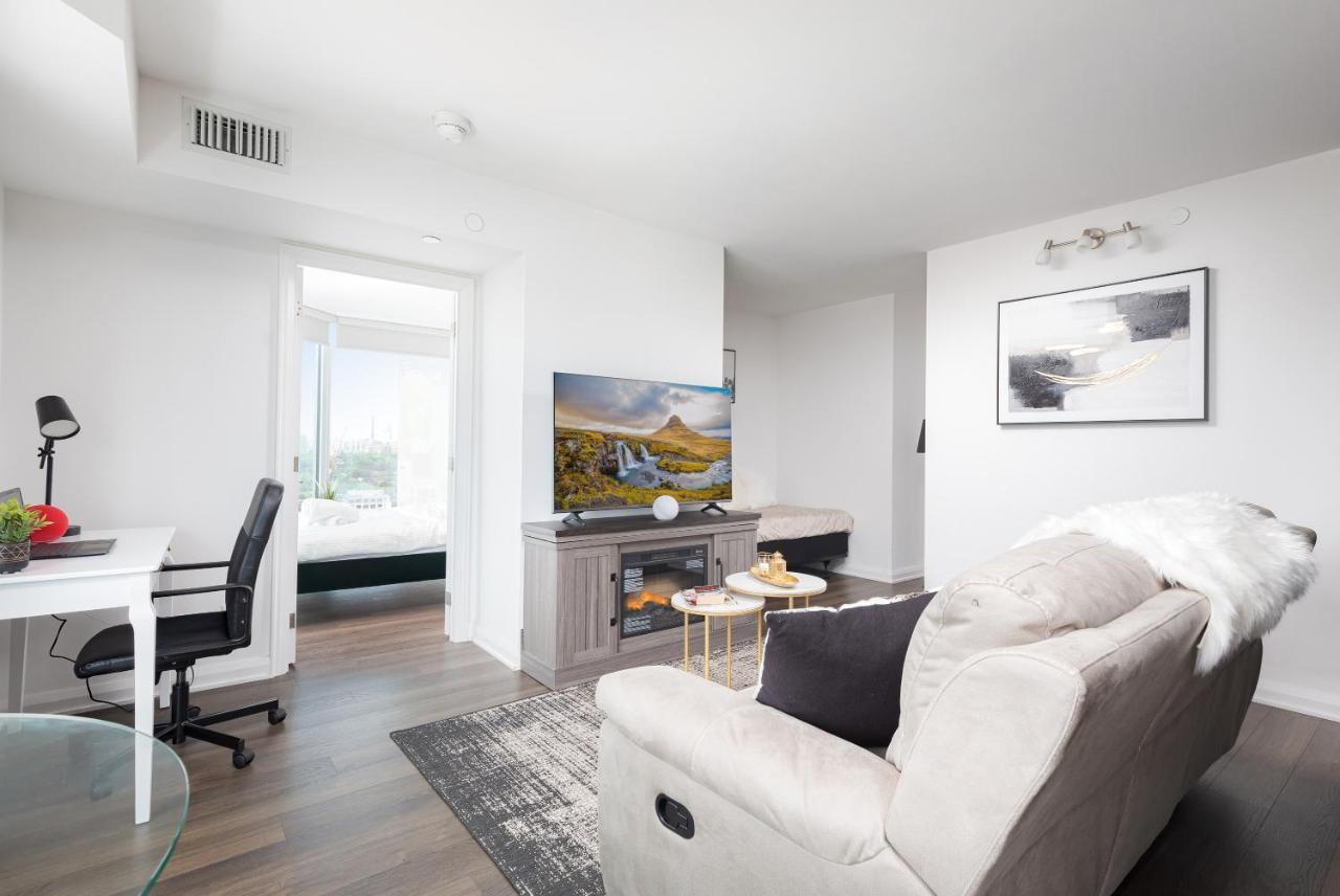 Luxury 2-Bedroom Apartment In Yorkville With The Best City View In Downtown โตรอนโต ภายนอก รูปภาพ