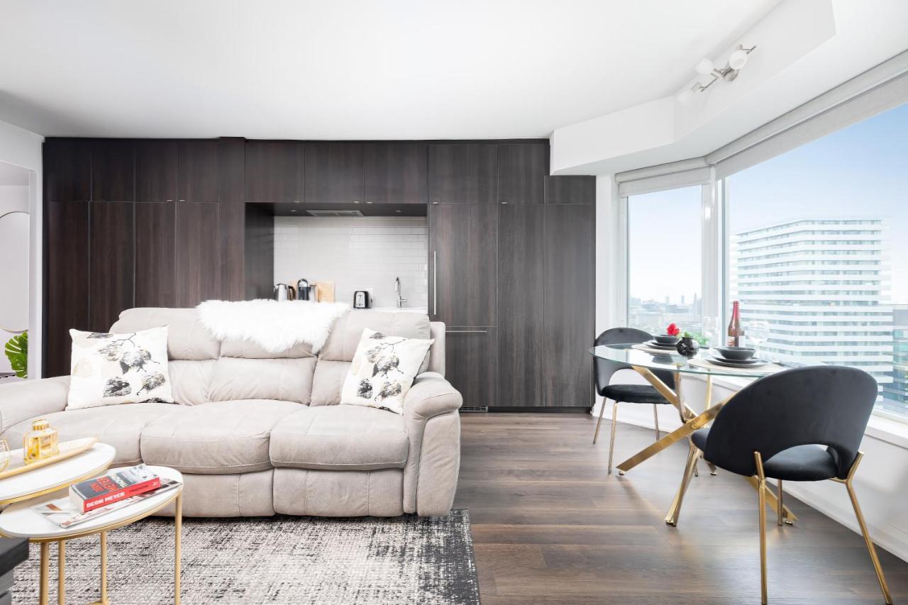 Luxury 2-Bedroom Apartment In Yorkville With The Best City View In Downtown โตรอนโต ภายนอก รูปภาพ