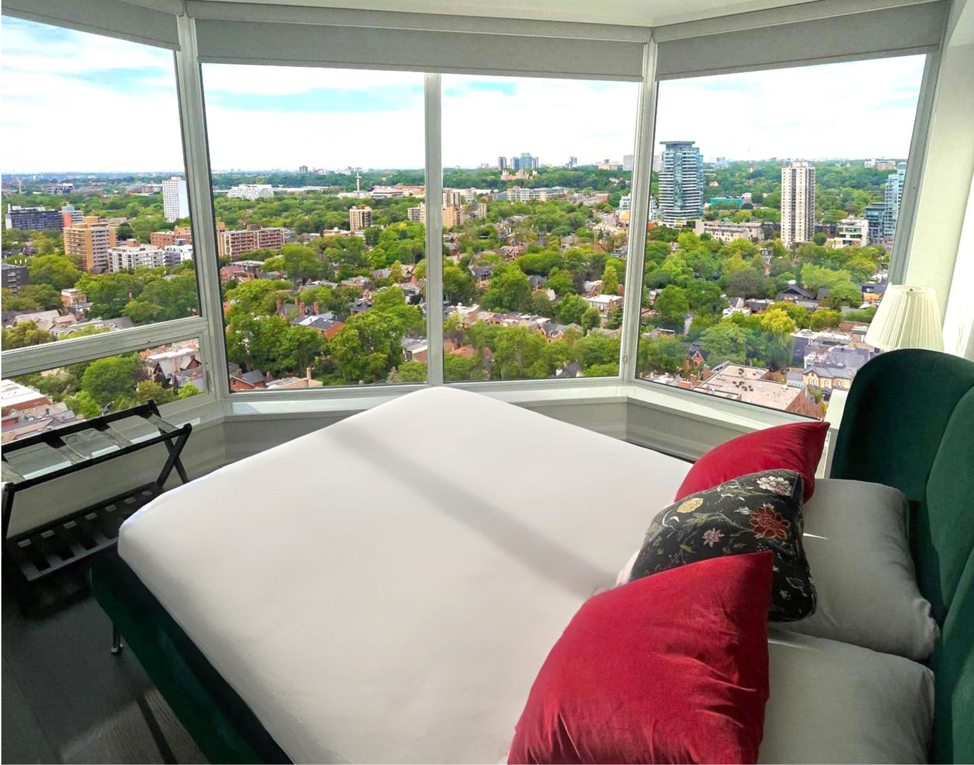 Luxury 2-Bedroom Apartment In Yorkville With The Best City View In Downtown โตรอนโต ภายนอก รูปภาพ