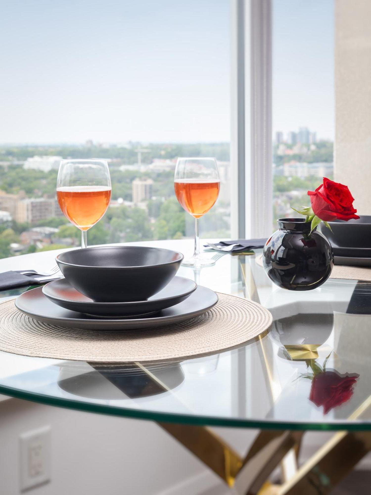 Luxury 2-Bedroom Apartment In Yorkville With The Best City View In Downtown โตรอนโต ภายนอก รูปภาพ