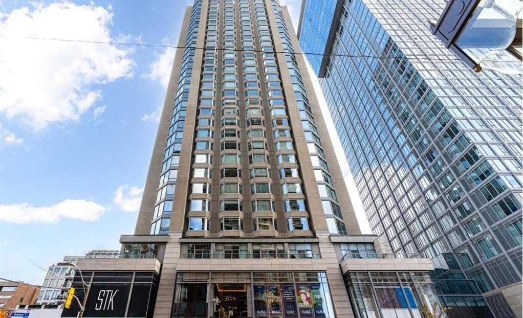 Luxury 2-Bedroom Apartment In Yorkville With The Best City View In Downtown โตรอนโต ภายนอก รูปภาพ