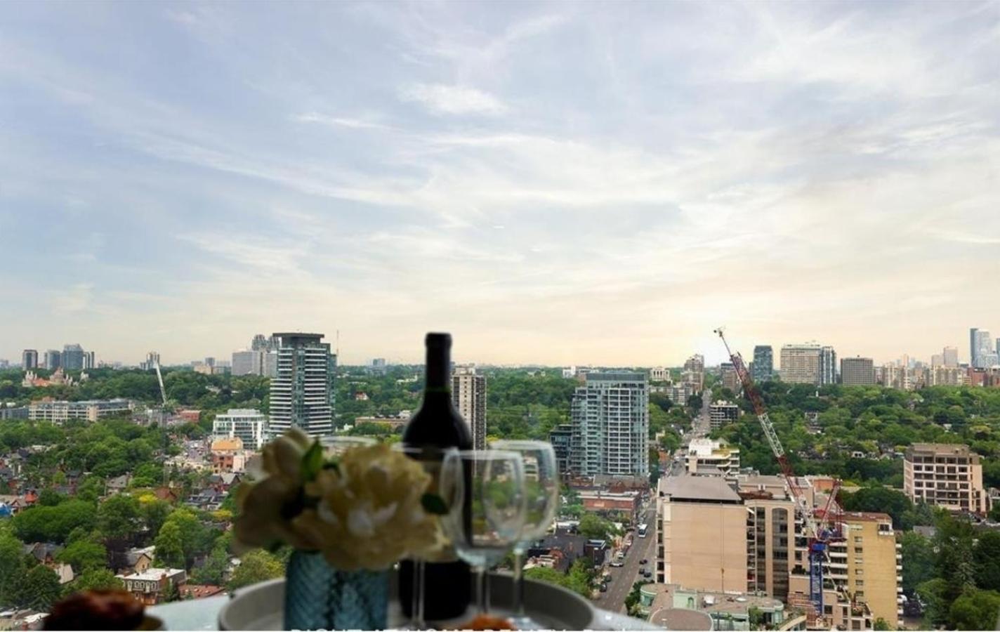 Luxury 2-Bedroom Apartment In Yorkville With The Best City View In Downtown โตรอนโต ภายนอก รูปภาพ