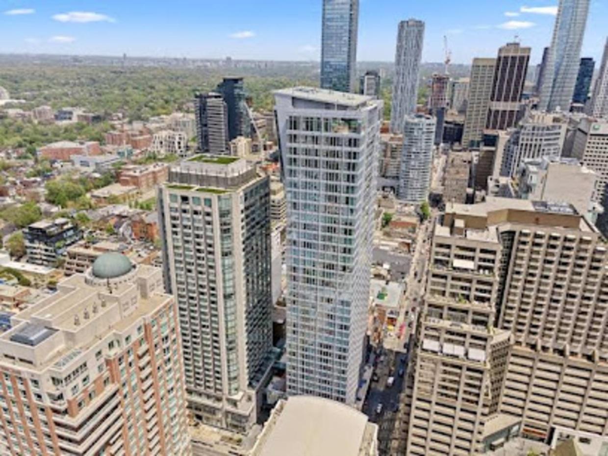 Luxury 2-Bedroom Apartment In Yorkville With The Best City View In Downtown โตรอนโต ภายนอก รูปภาพ